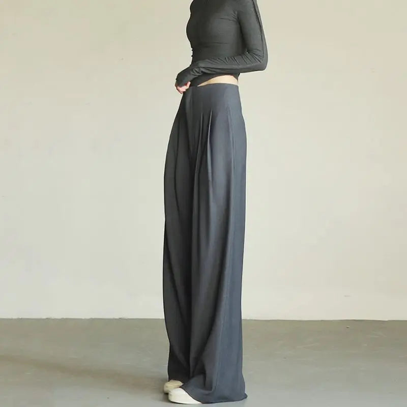 Klassische, bequeme, drapierte Hose mit hohem Bund und weitem Bund