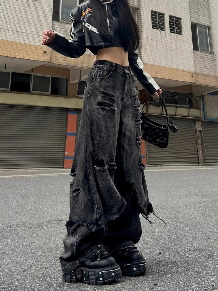 Jeans en denim déchirés, style streetwear vintage et tendance.