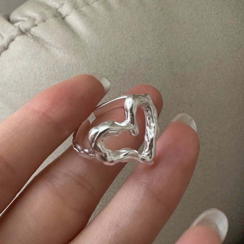Bague esthétique géométrique en forme de cœur creux