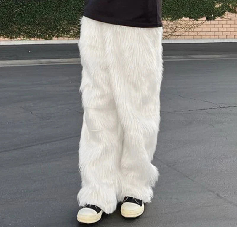 Stilvolle Wildlederhose im amerikanischen City-Walk-Stil
