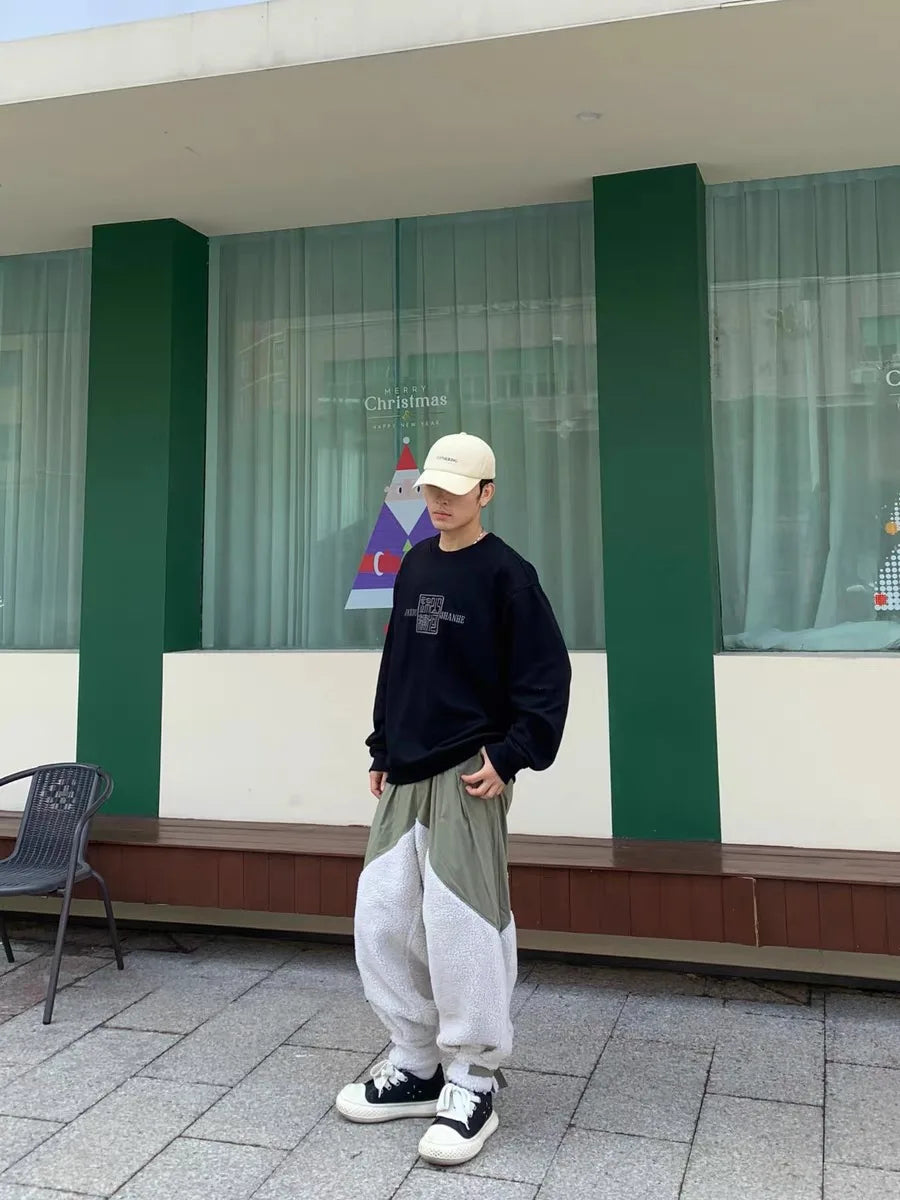 Strapazierfähige, genähte Jogginghose aus Lammleder im Militärstil