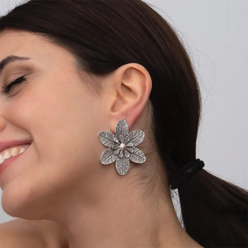 Extravagante Ohrstecker im Ethno-Stil