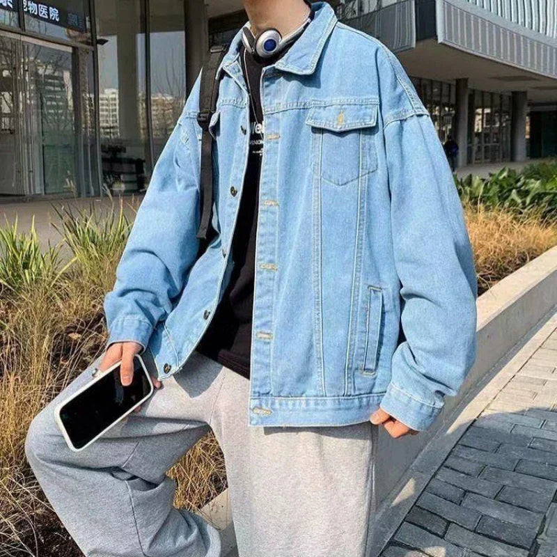 Lässige, locker sitzende Jeansjacke in Unifarbe mit Knöpfen
