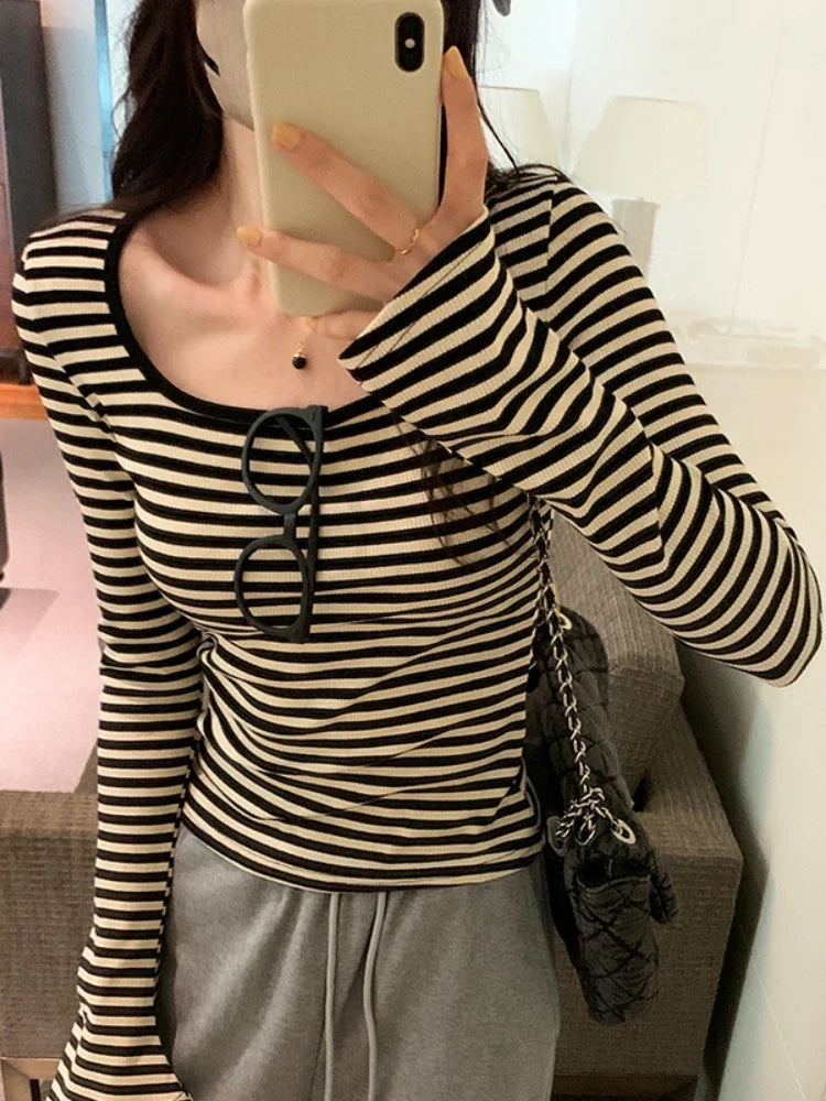 Schmal geschnittenes koreanisches Color-Block-T-Shirt