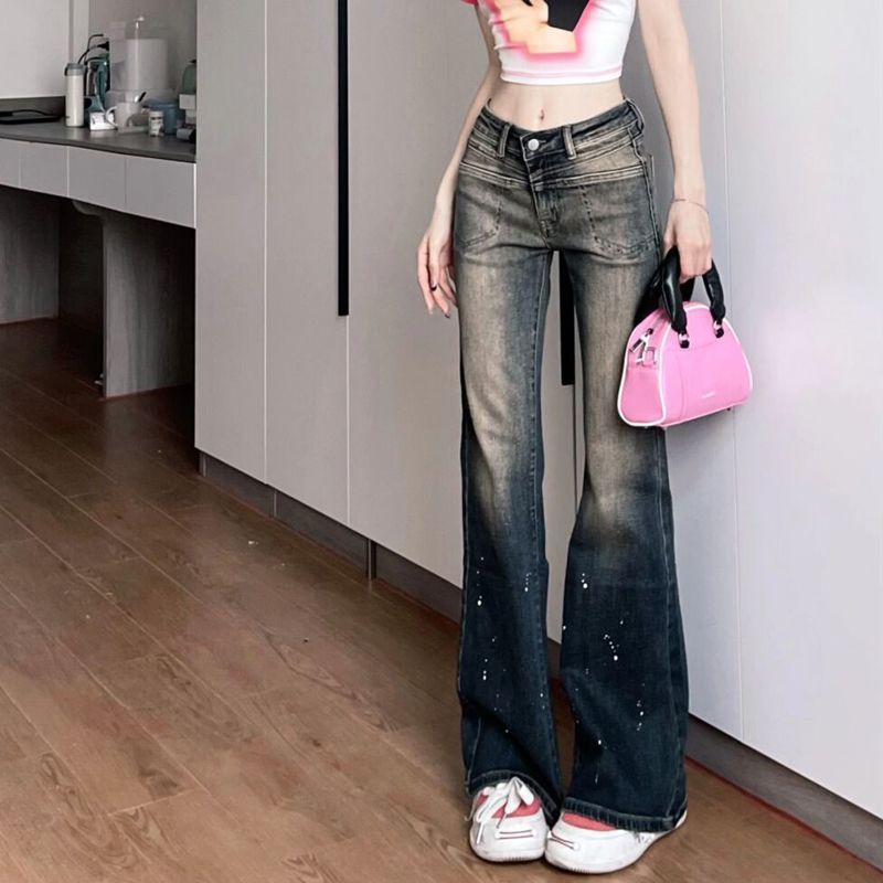 Scharfe, gerade geschnittene Jeans im Spicy Girl Style mit niedrigem Bund