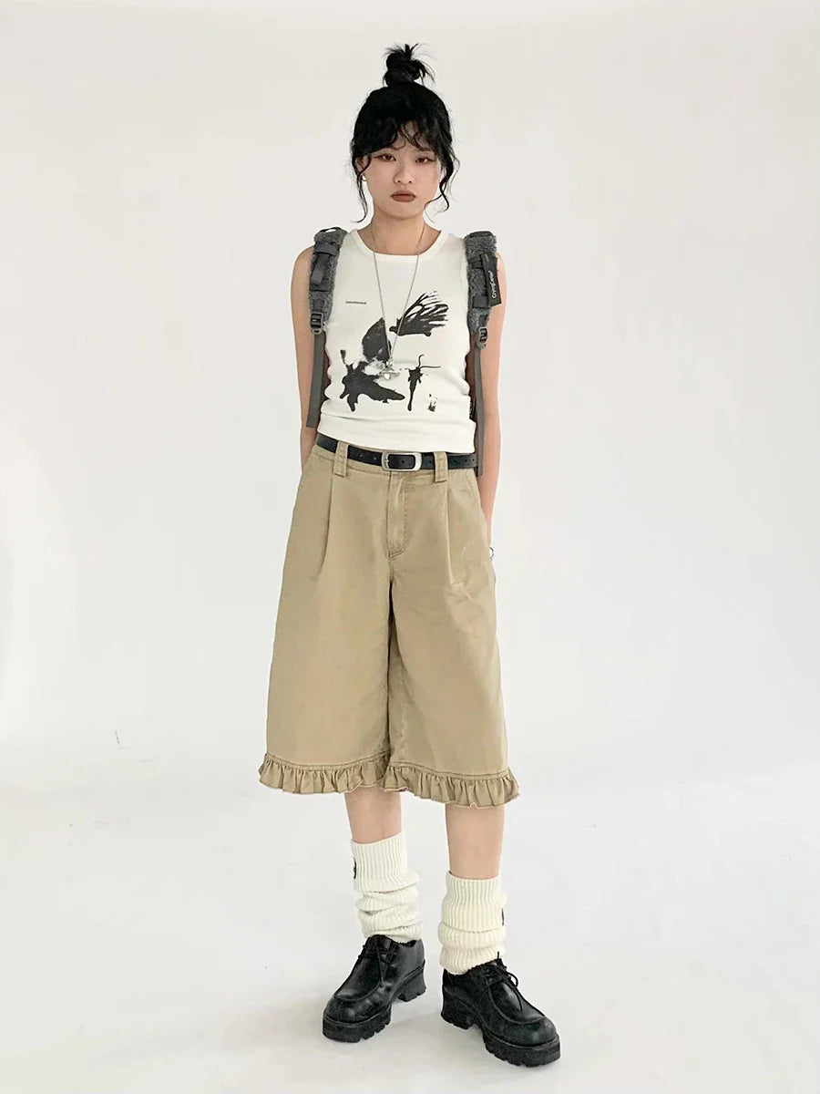 Schicke khakifarbene Rüschen-Shorts mit hohem Bund