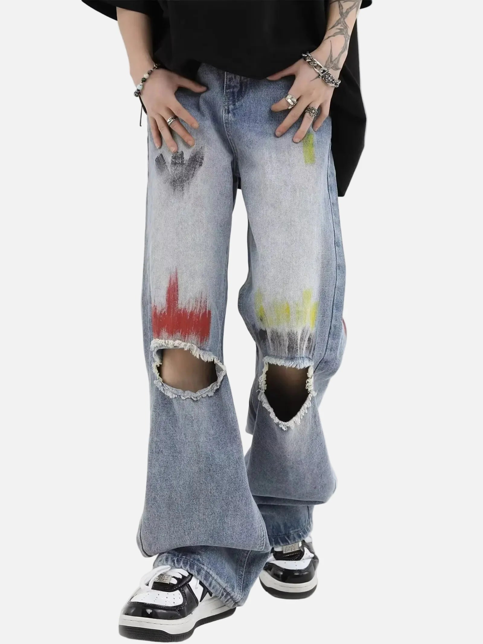 Trendige blaue, gewaschene Jeans mit Rissen und geradem Bein