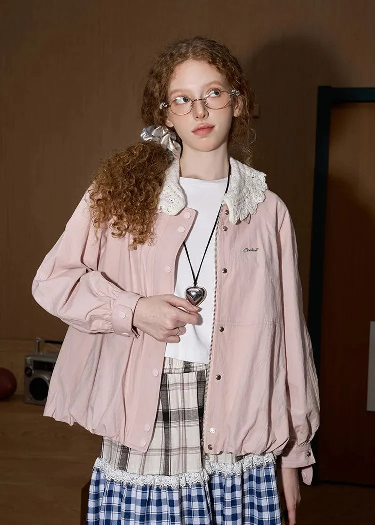 Lässige Jacke mit floralem Spitzenkragen für junge Leute