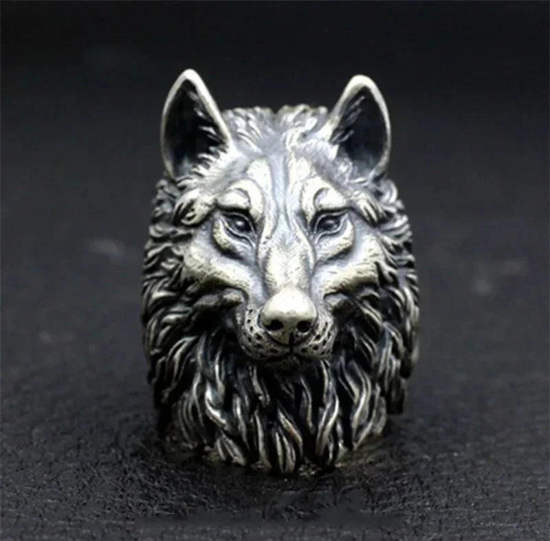 Wolfskopfring im Retro-Punk-Stil