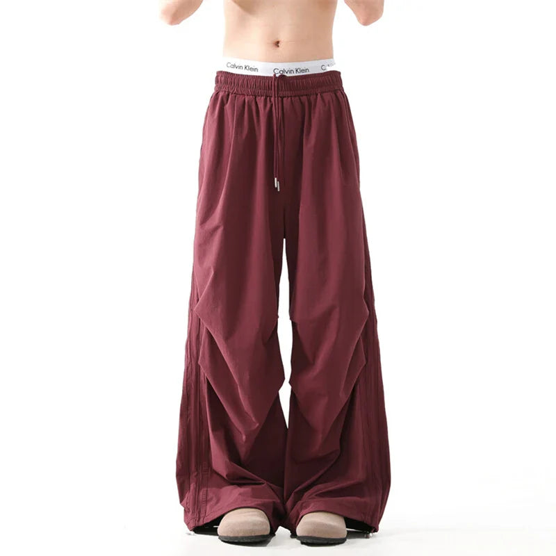 Lässige Sommerhose mit Falten und weitem Bein
