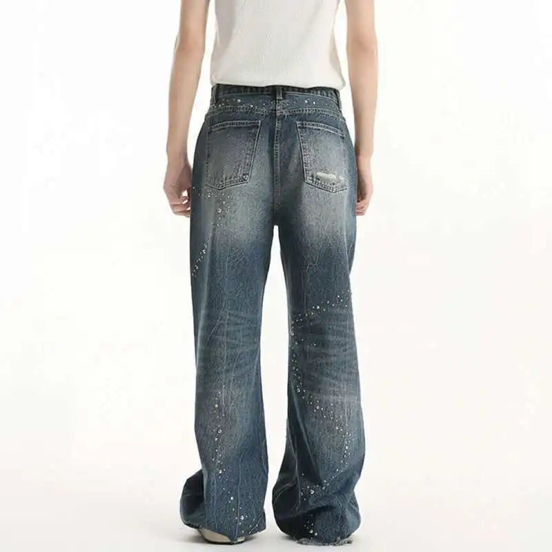 Pailletten-Patchwork-Jeans mit abgenutztem Saum und Maserung