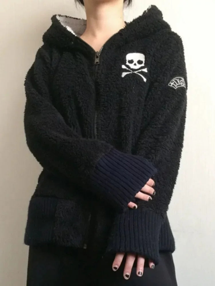 Gothic-Pullover aus Lammwolle mit Totenkopfkreuz