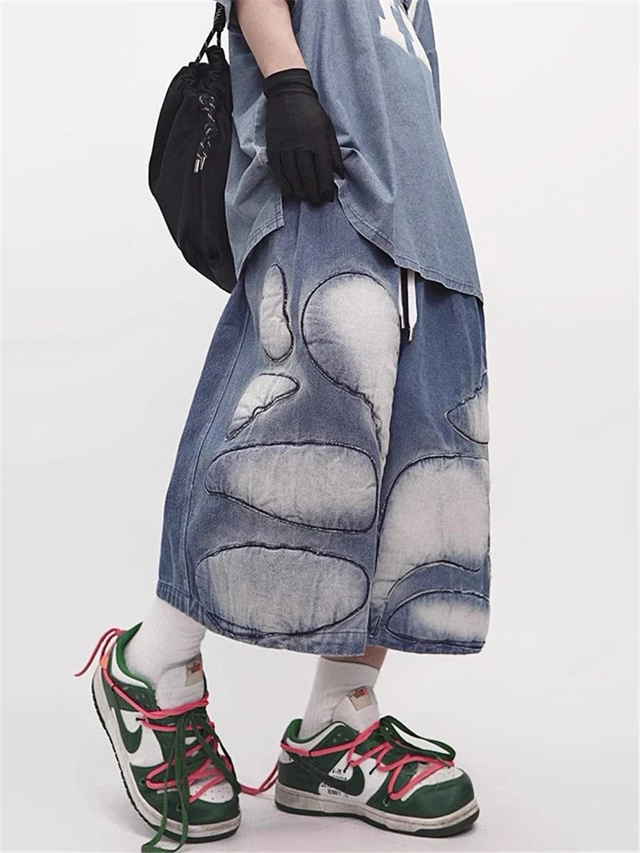 Vintage Jeansshorts mit Used-Look und Aufnähern