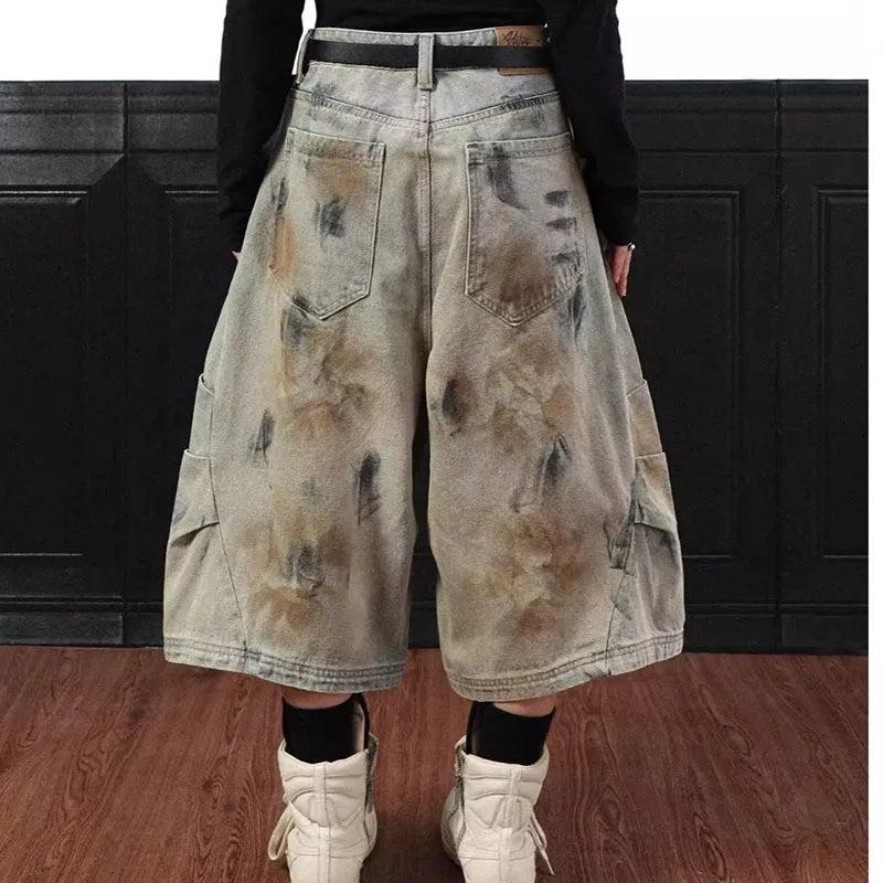 Vintage-gewaschene, gefärbte Jeansshorts mit weitem Bein von der High Street