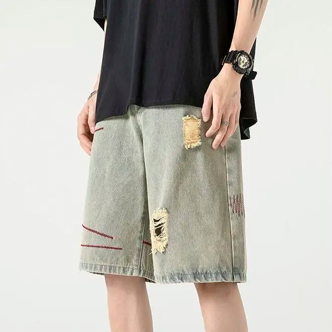 Stylische Shorts mit Knopfleiste, Reißverschluss und Rissen