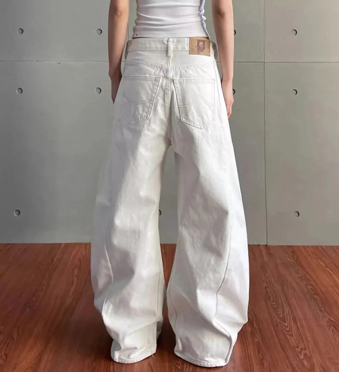 Weiße Vintage-Jeans mit hohem Bund und weitem Bein