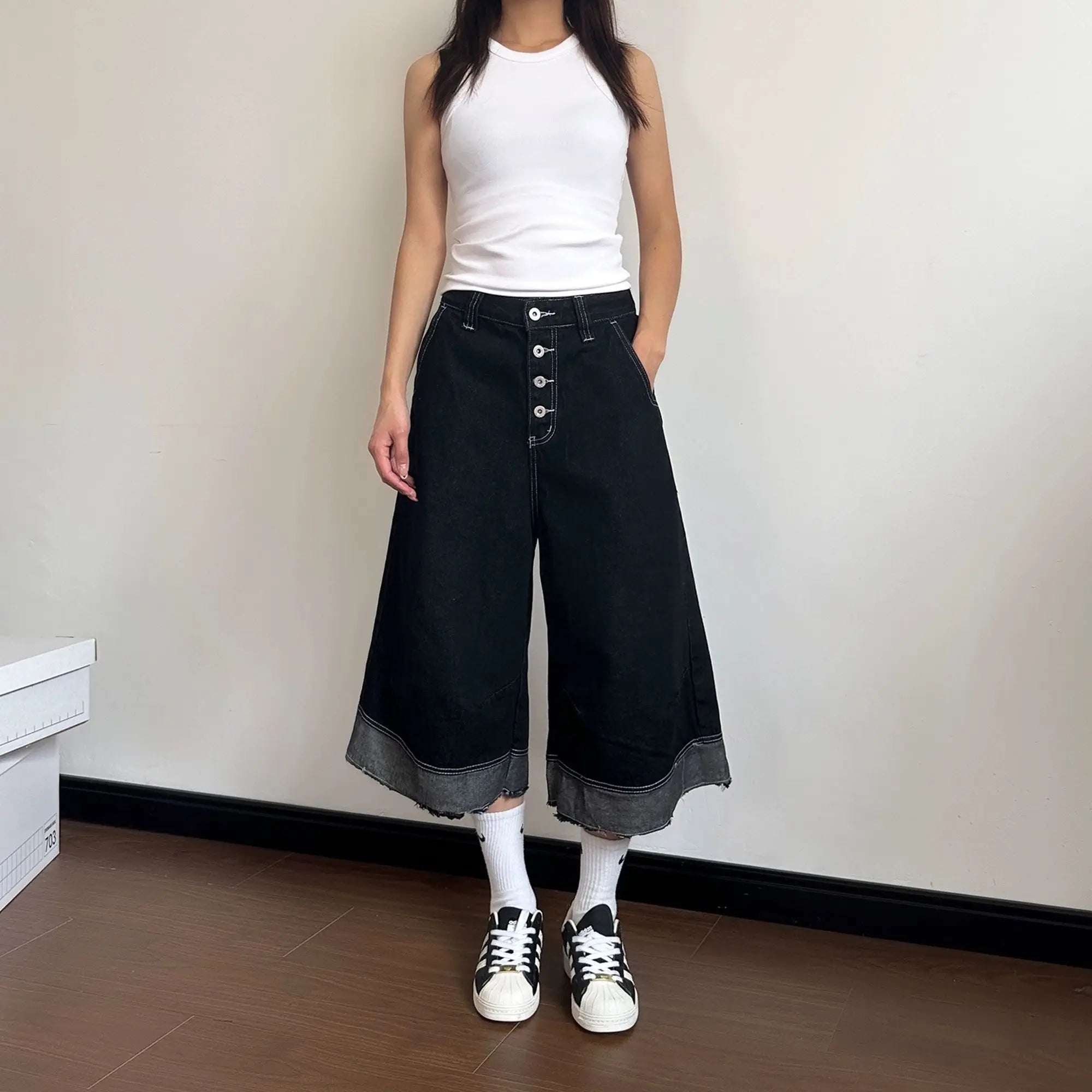 Retro-Jeans mit weitem Bein und offenen Kanten für Damen