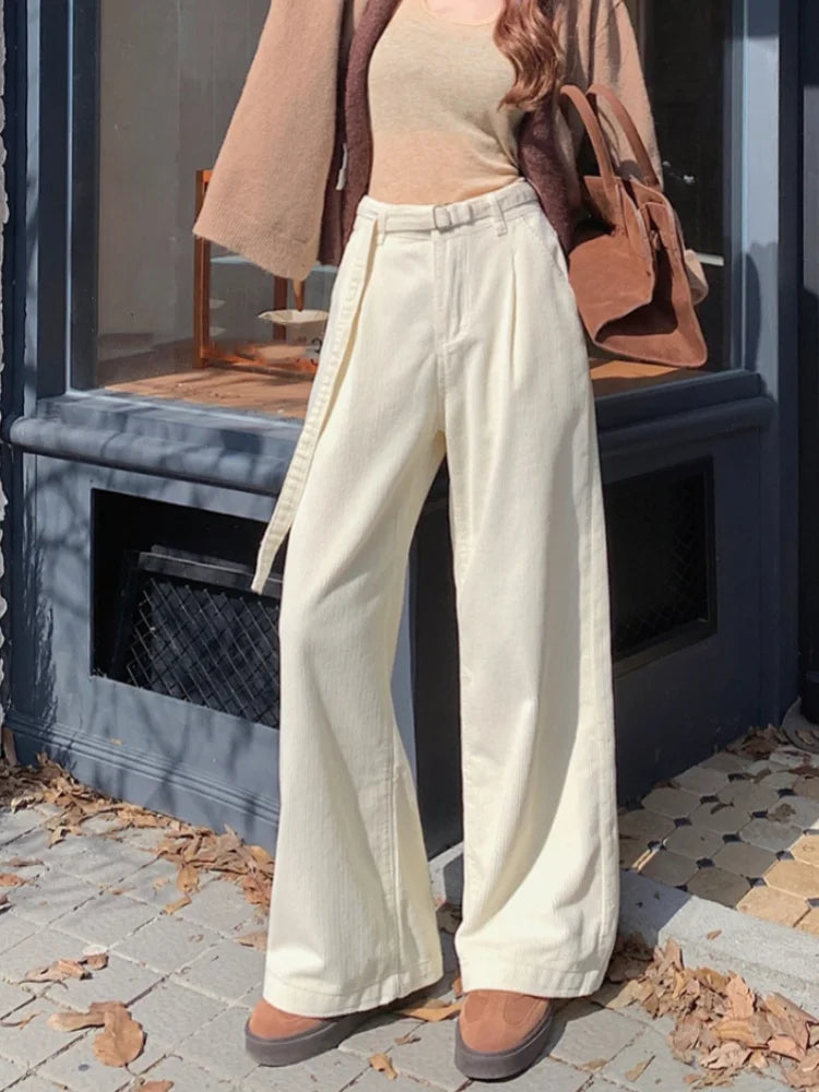 Elegante, lässige Cordhose mit weitem Bein