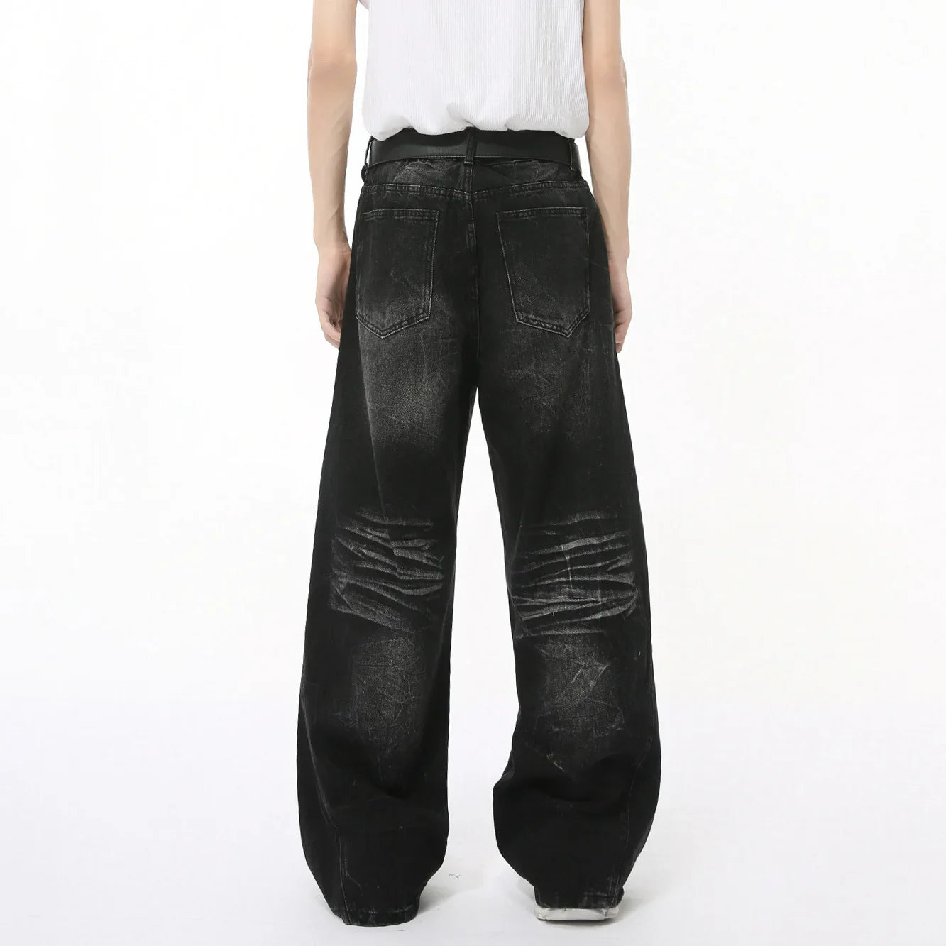 Streetwear-Jeans im Used-Look mit lockerer Passform und weitem Bein