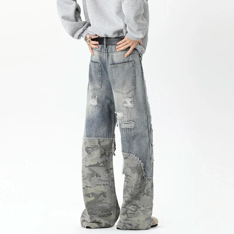 Stylische Camouflage-Jeans mit Rissen und Patchwork-Details, weit geschnitten