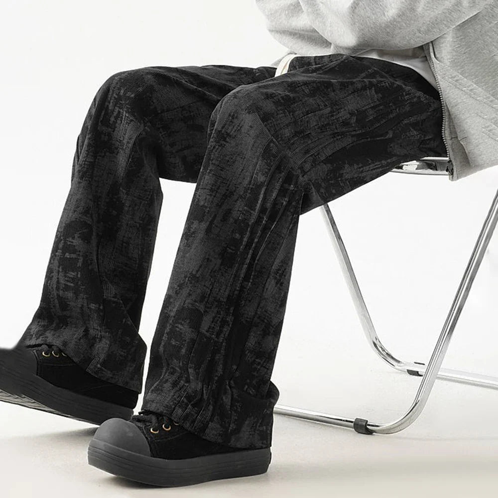 Figurschmeichelnde, gerade fallende Freizeithose