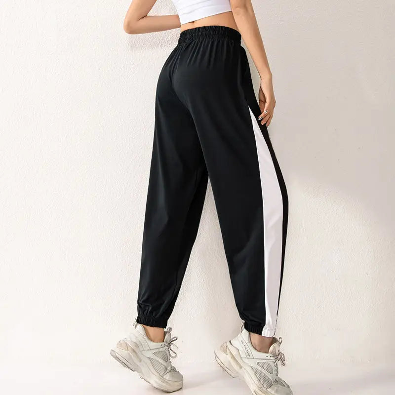 Schnelltrocknende, farblich passende Sporthose