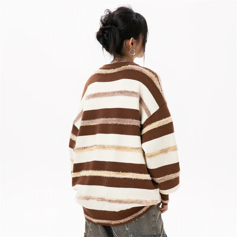 Gestreifter Oversize-Pullover mit schulterfreiem Ausschnitt