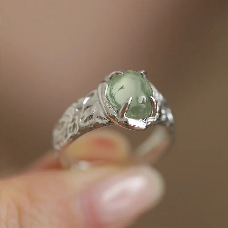 Klassischer Ring aus Sterlingsilber mit grünem Achat