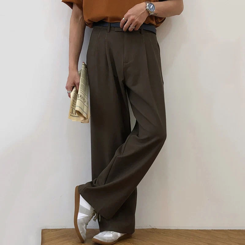 Unifarbene, gerade geschnittene Hose, die zu jedem Outfit passt