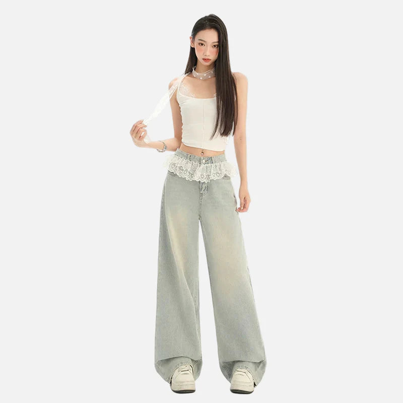 Bequeme Retro-Jeans mit hohem Bund und Spitzensaum