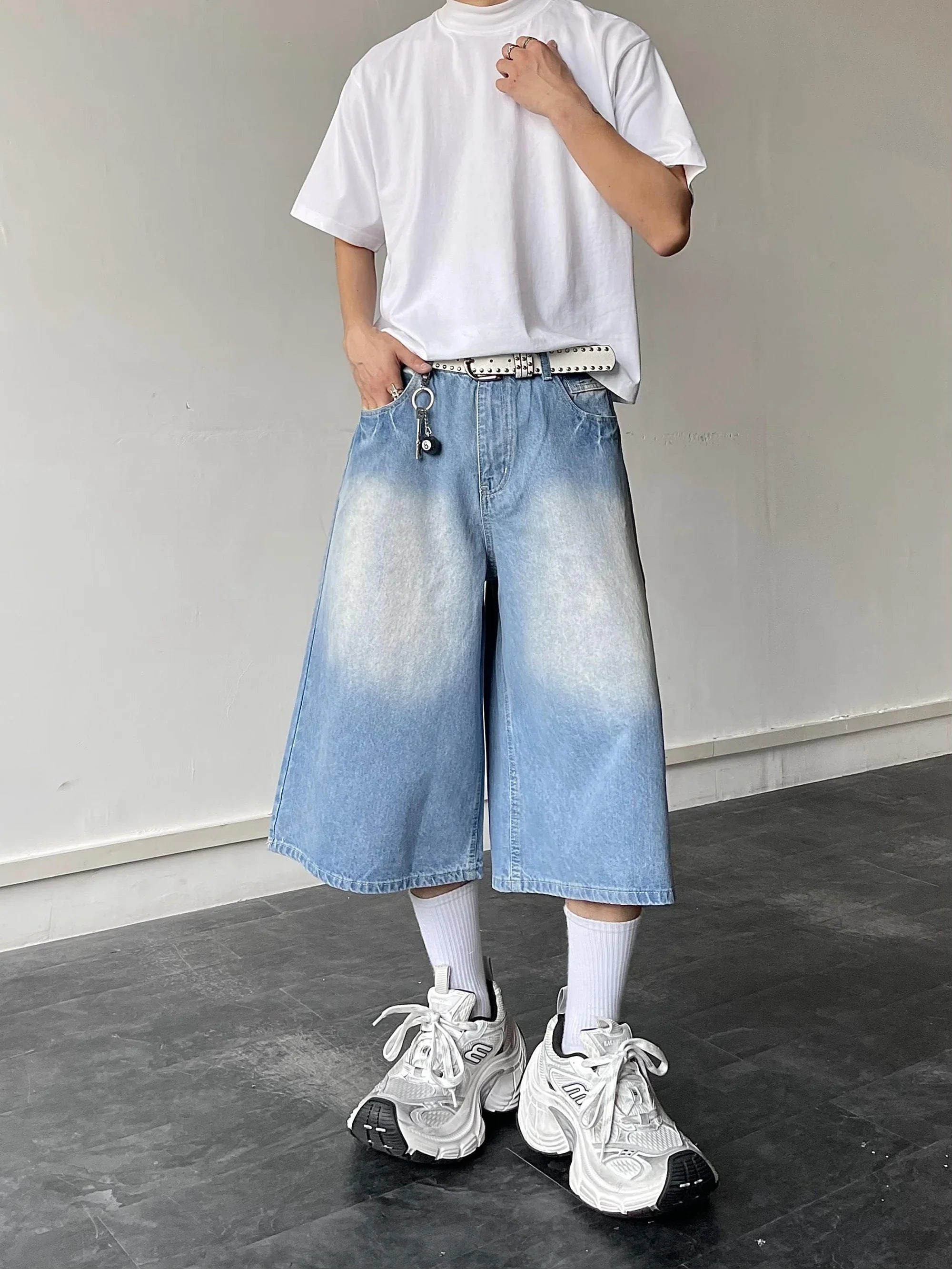 Modische Streetwear-Jeans mit lockerem, weitem Bein und blauer Waschung
