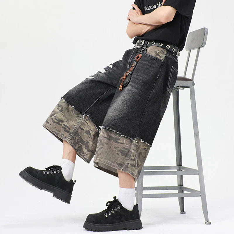 Trendige, locker geschnittene Jeansshorts mit Camouflage-Print