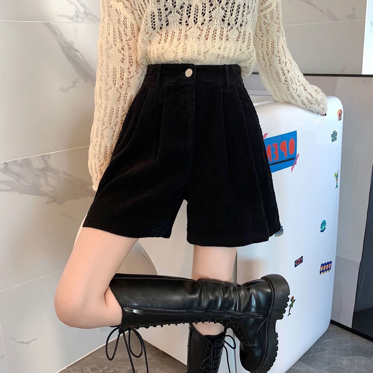 Short vintage taille haute en velours côtelé