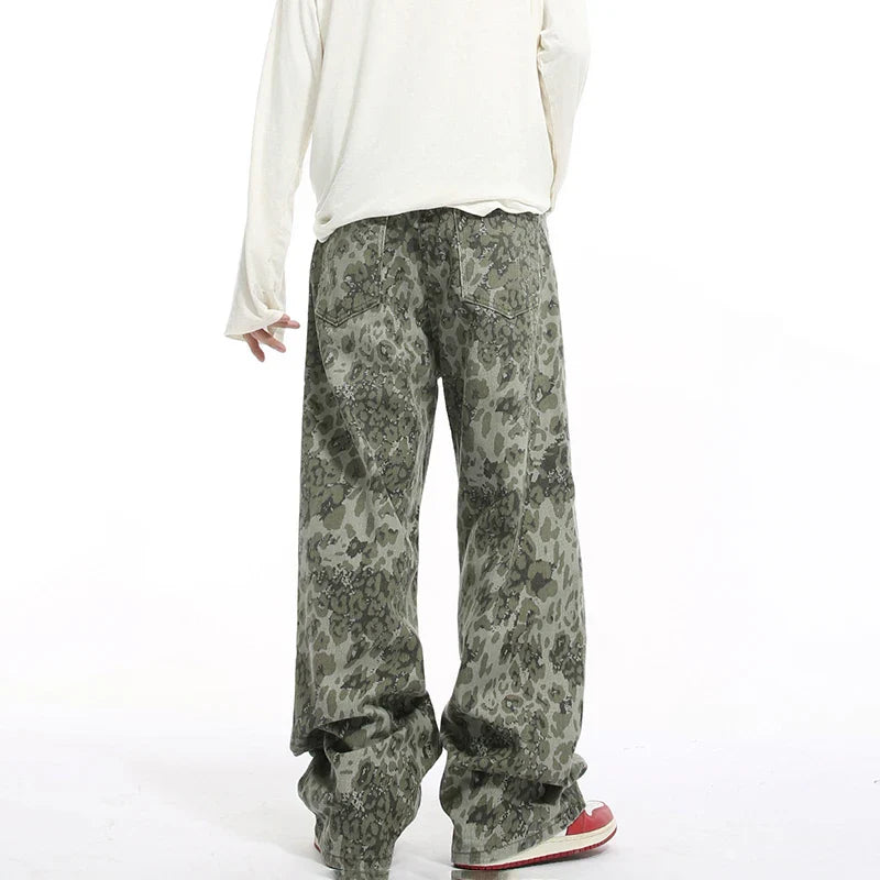 Lässige Leopardenjeans im amerikanischen Hip-Hop-Stil