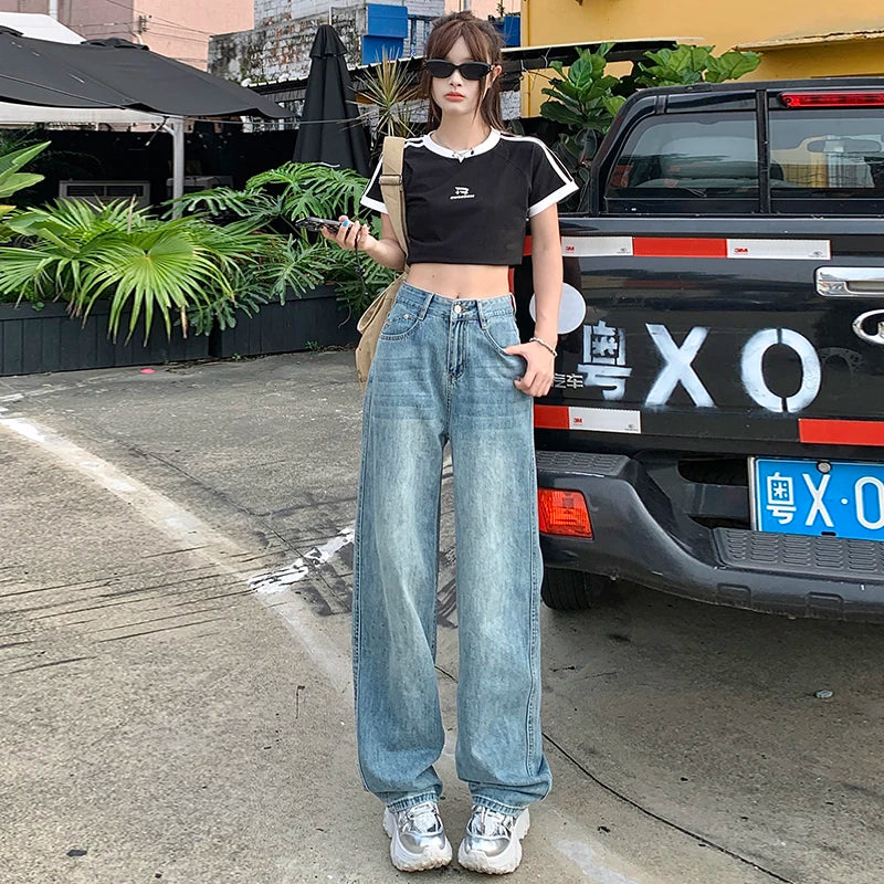 Modische High-Waist-Jeans mit weitem Bein