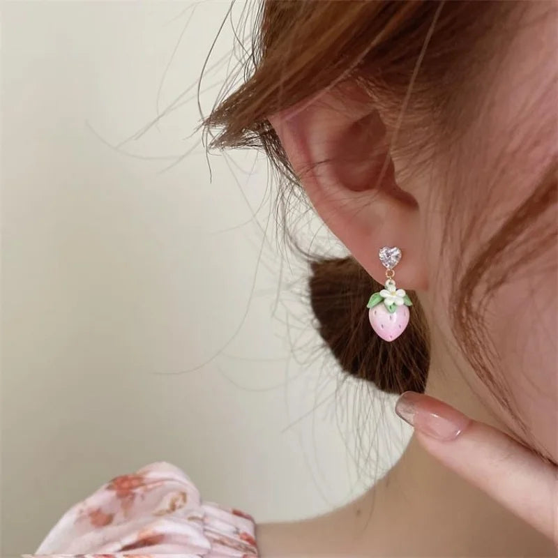 Boucles d'oreilles coréennes en forme de cœur et de fleur de fraisier