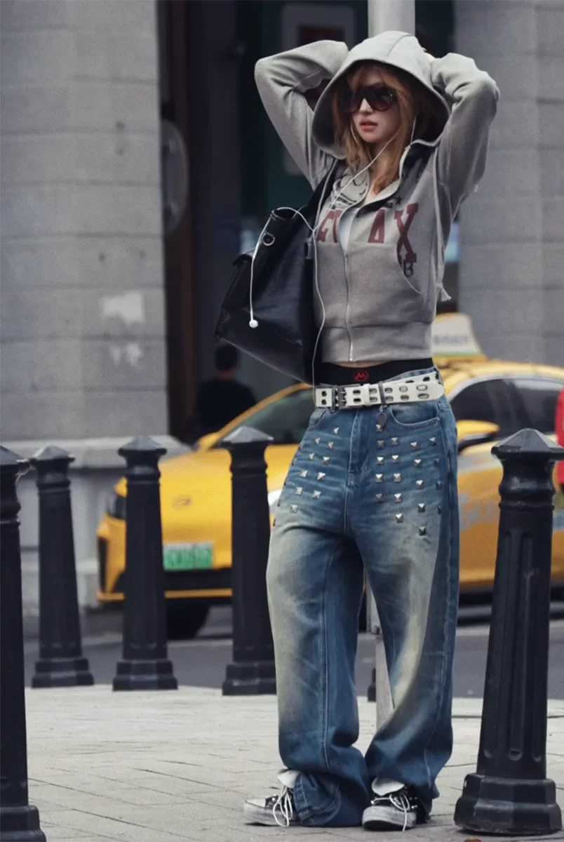 Vintage Jeans mit gewaschenem Nietendesign und weitem Bein