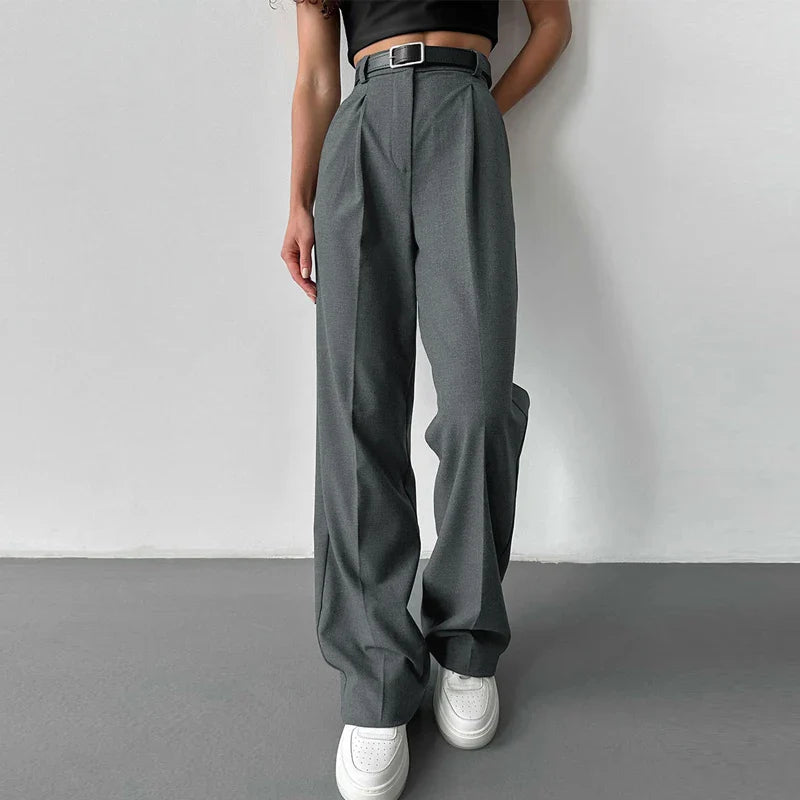 Elegante, hochgeschnittene Hose mit weitem Bein