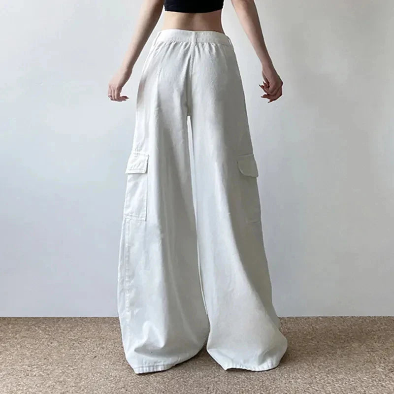 Streetwear-Jeans mit Reißverschluss, hohem Bund und Patchwork-Details