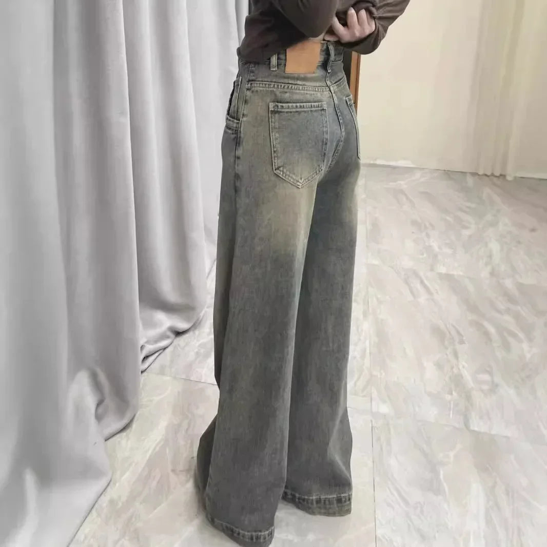 Vielseitige Hip-Hop-Jeans mit Used-Look und weitem Bein