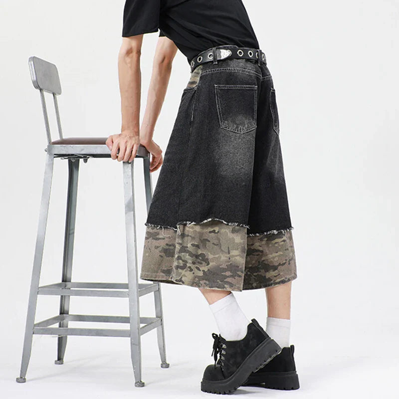Trendige, locker geschnittene Jeansshorts mit Camouflage-Print