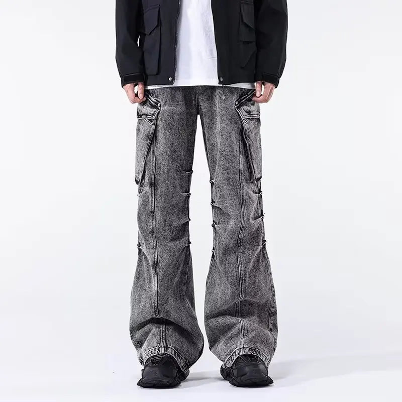 Graue Cargo-Jeans im minimalistischen Look mit Falten