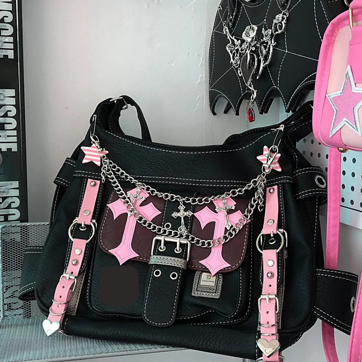 Sac à main Hello Kitty au charme gothique