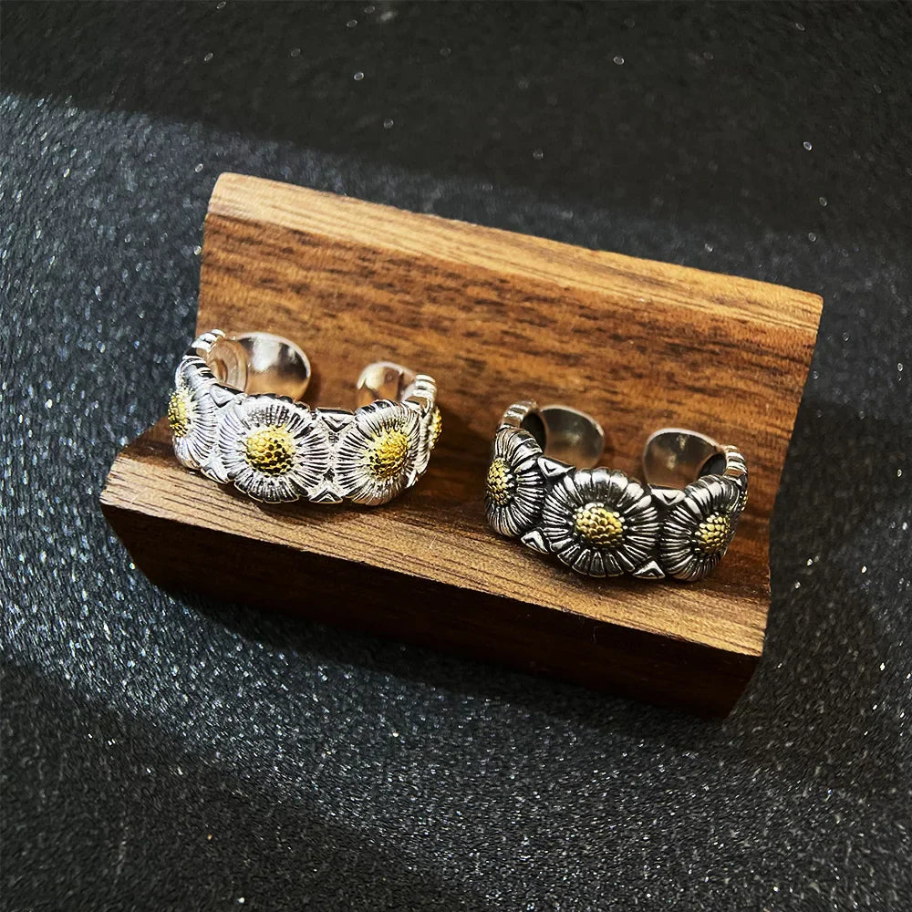 Verstellbarer offener Ring mit Retro-Gänseblümchenblume