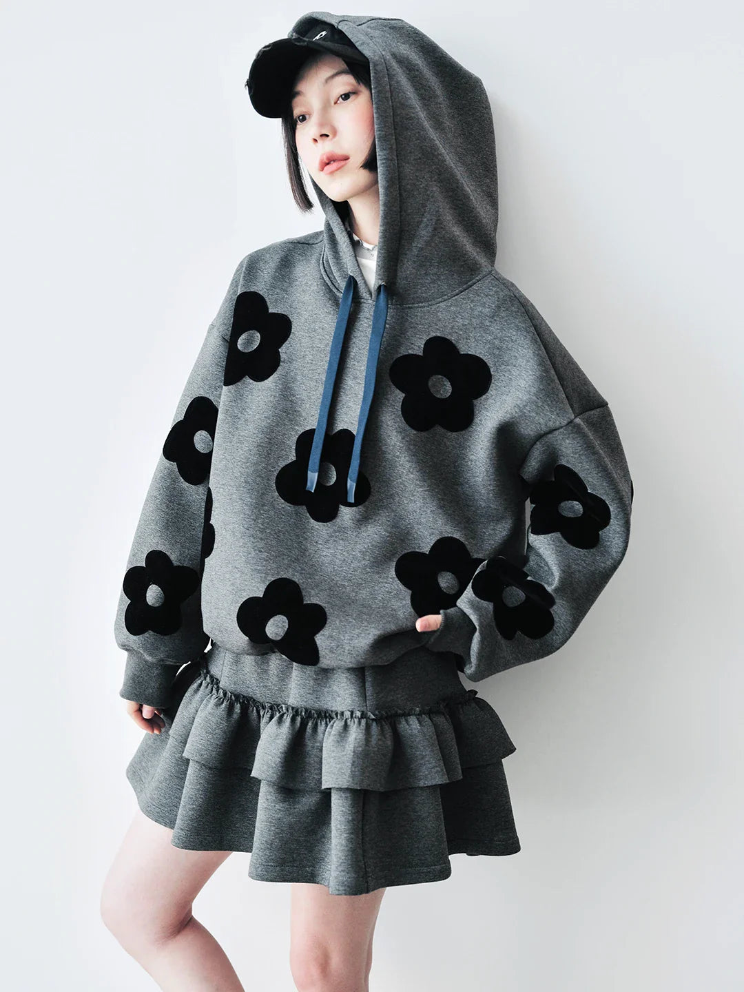 Sweat à capuche décontracté gris automne à écusson floral