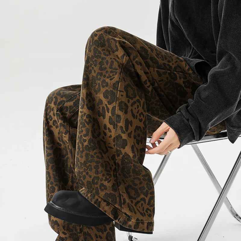 Streetwear-Jeans mit Leopardenmuster und weitem Bein
