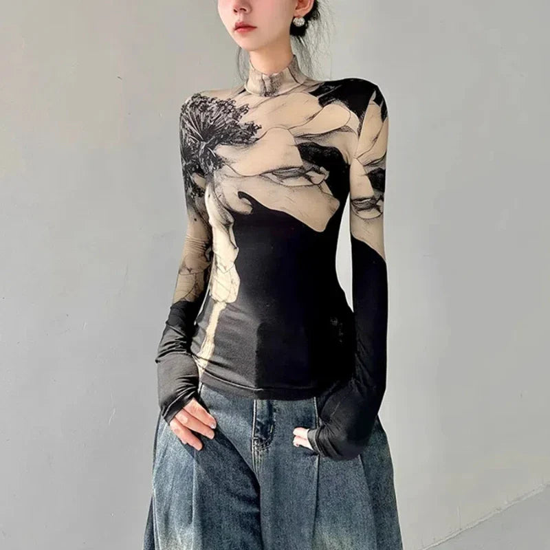 Schickes Patchwork-T-Shirt mit hohem Kragen und schmaler Passform