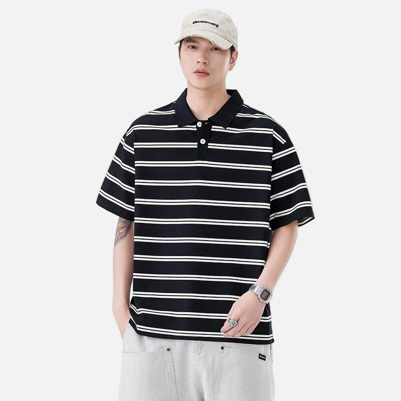 Polo-T-Shirt mit künstlerischem Streifenmuster und kurzen Ärmeln