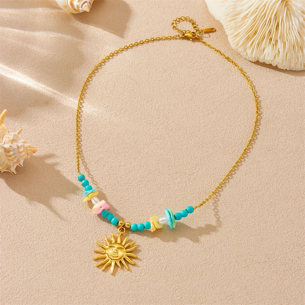 Collier pendentif soleil doré en perle turquoise