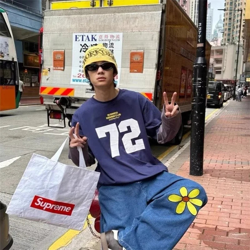 Mühelose Jeans mit weitem Bein und blauem Gänseblümchenmuster